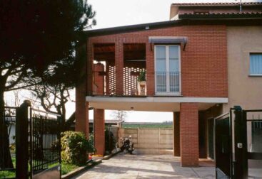 2000:2001 CASA UNIFAMILIARE VARESE