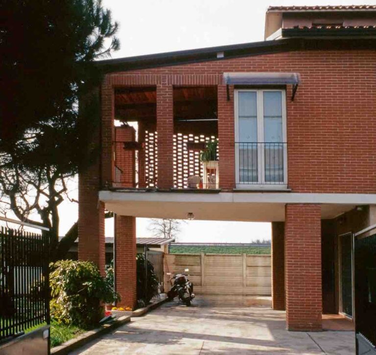 2000:2001 CASA UNIFAMILIARE VARESE